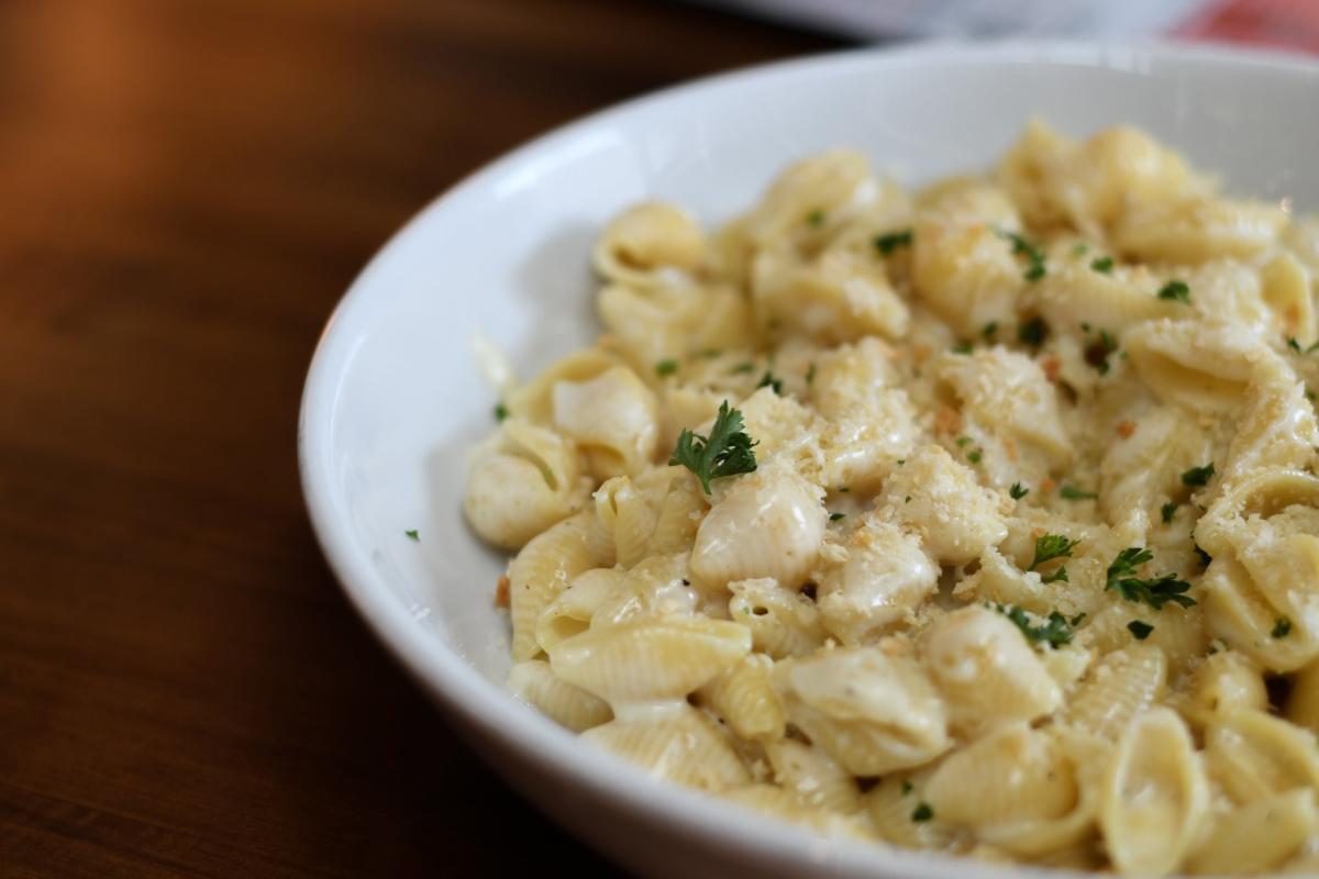 We Asked Springfield Locals Where To Get The Best Mac & Cheese In Town