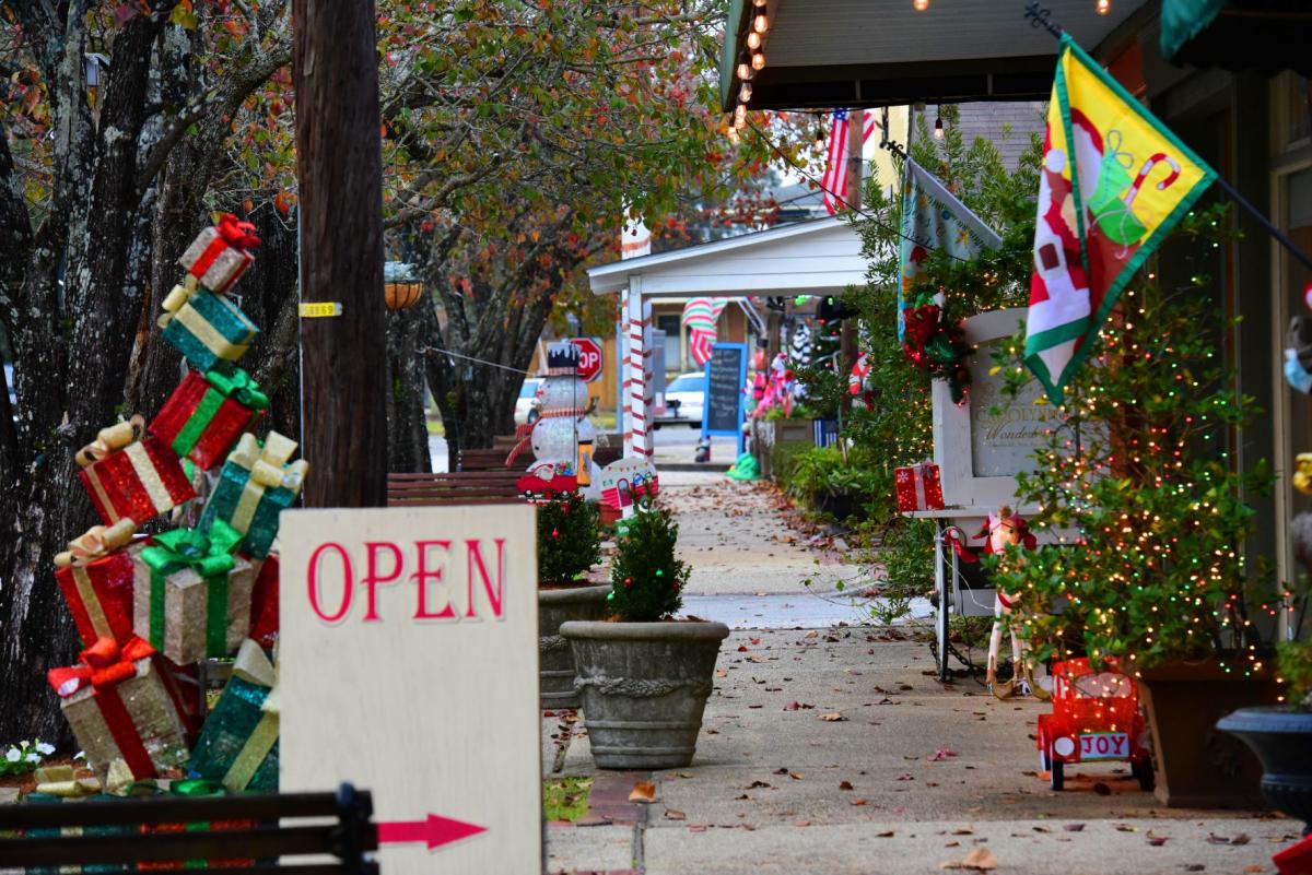 New Orleans French Quarter Restaurants Open Christmas Eve 2022 Restaurants Open On Christmas 2021 | St. Tammany Parish