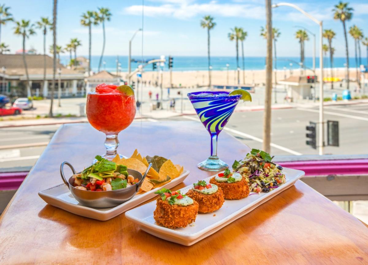 Outdoor Seating Restaurants in Downtown Huntington Beach