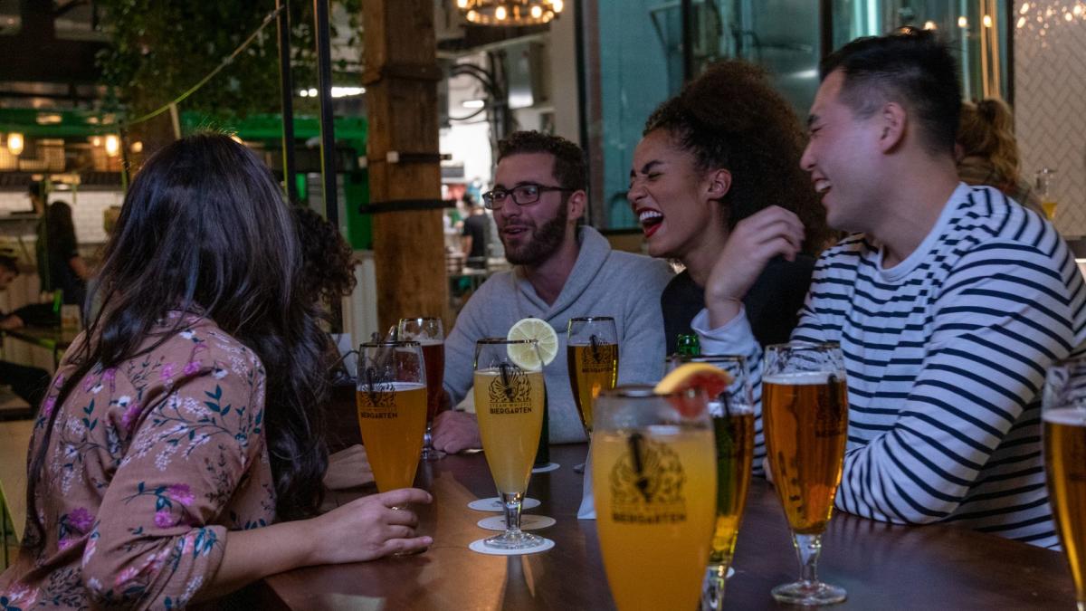 How to Plan a Toronto Pub Crawl: Tips, Routes & Local Faves