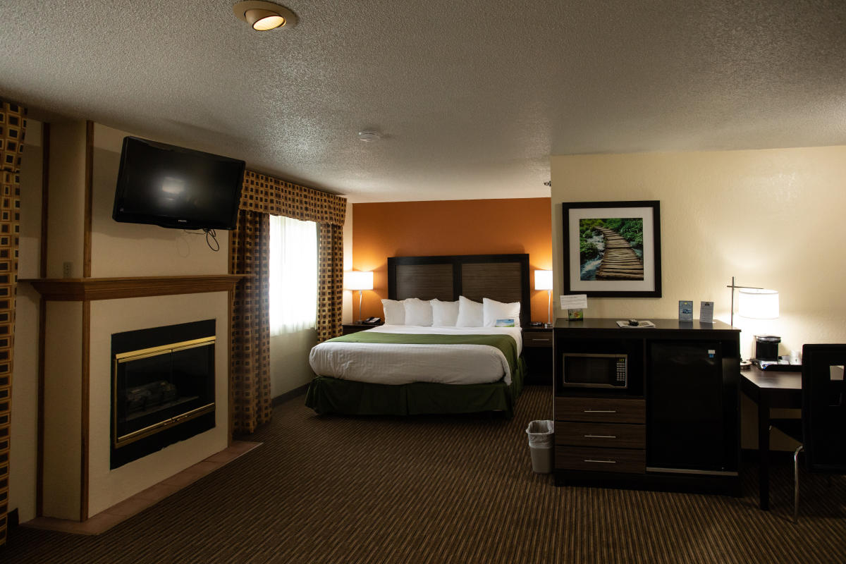 Days Inn Amp Suites By Wyndham Traverse City