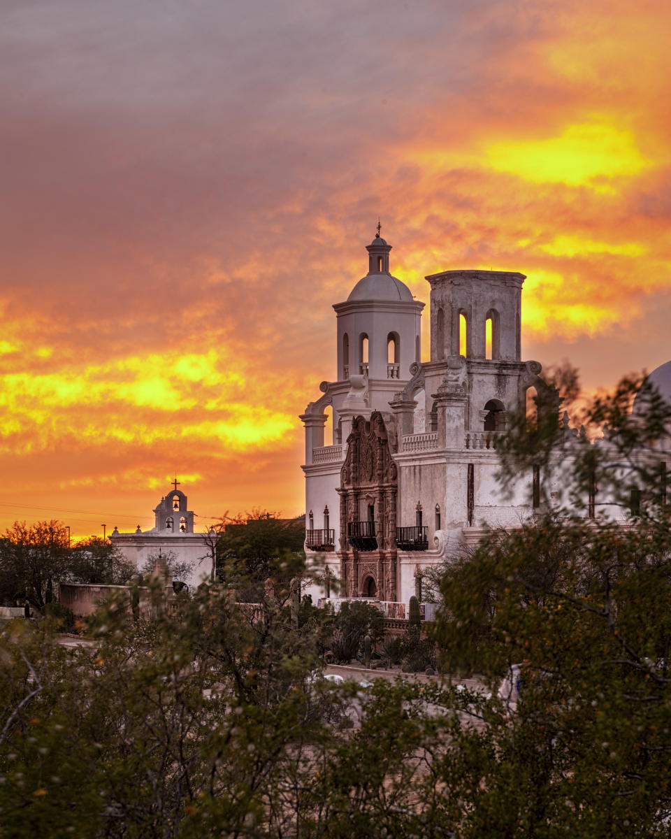 SOLICITA TU GUIA DE VISITANTES Vamos a Tucson