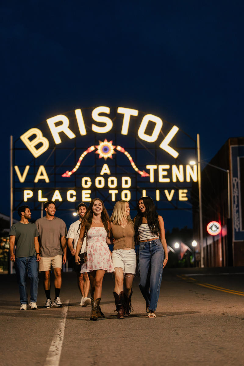 The Complete Guide to Visiting Bristol, Virginia, image size:800x1200