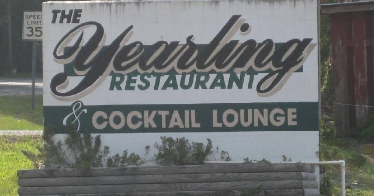 The Yearling Restaurant: Cocktail Lounge in Cross Creek