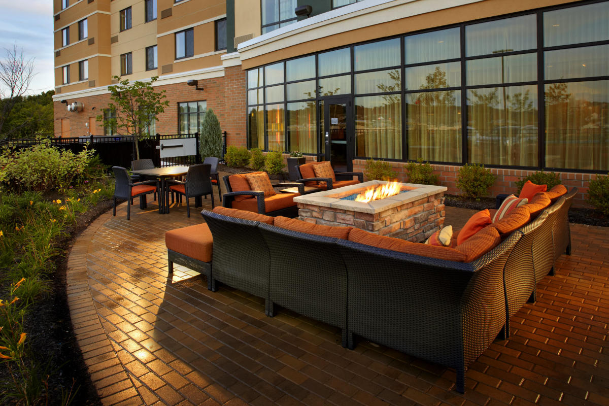 HOTELS AND MOTELS IN visual data 8