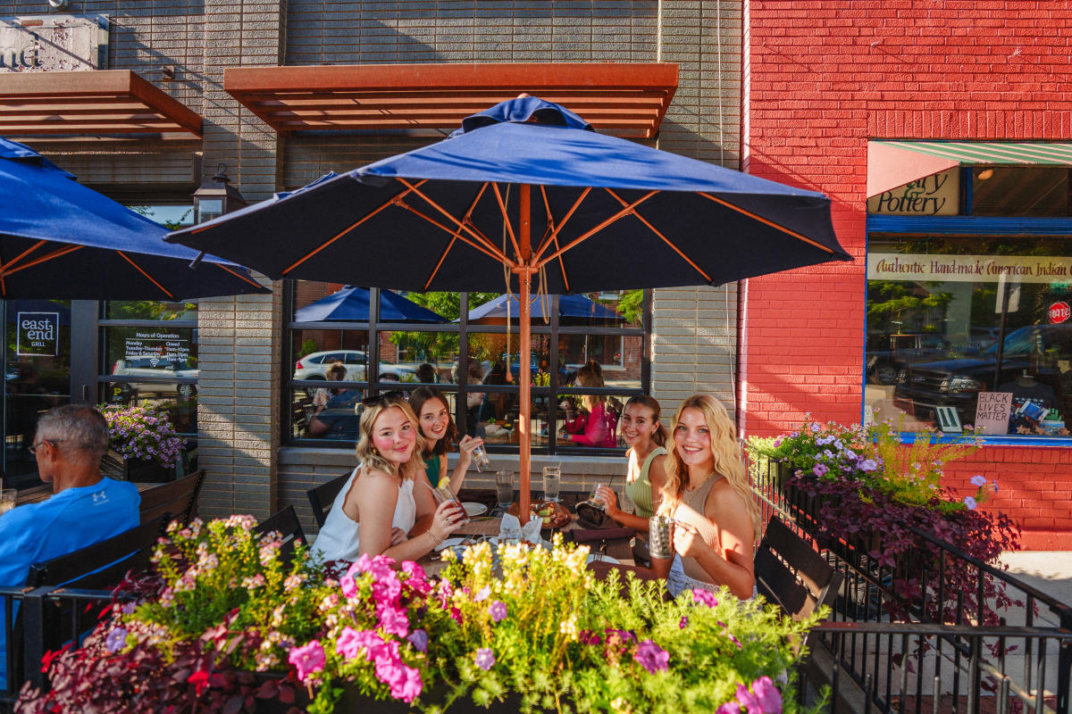 Lafayette outdoor dining shop