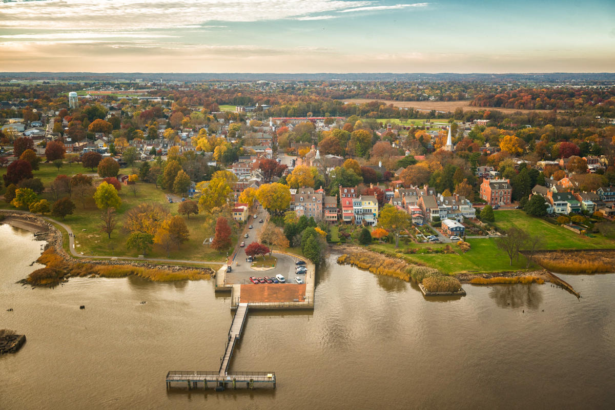 Historic New Castle - Colonial streets and historic buildings