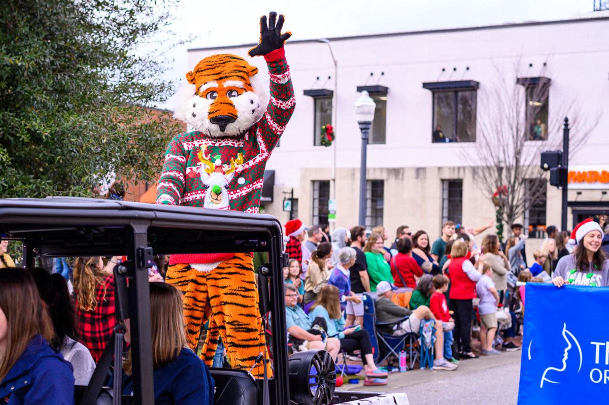 Downtown Auburn Christmas Parade