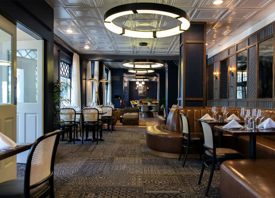 8595 Restaurant & Bar