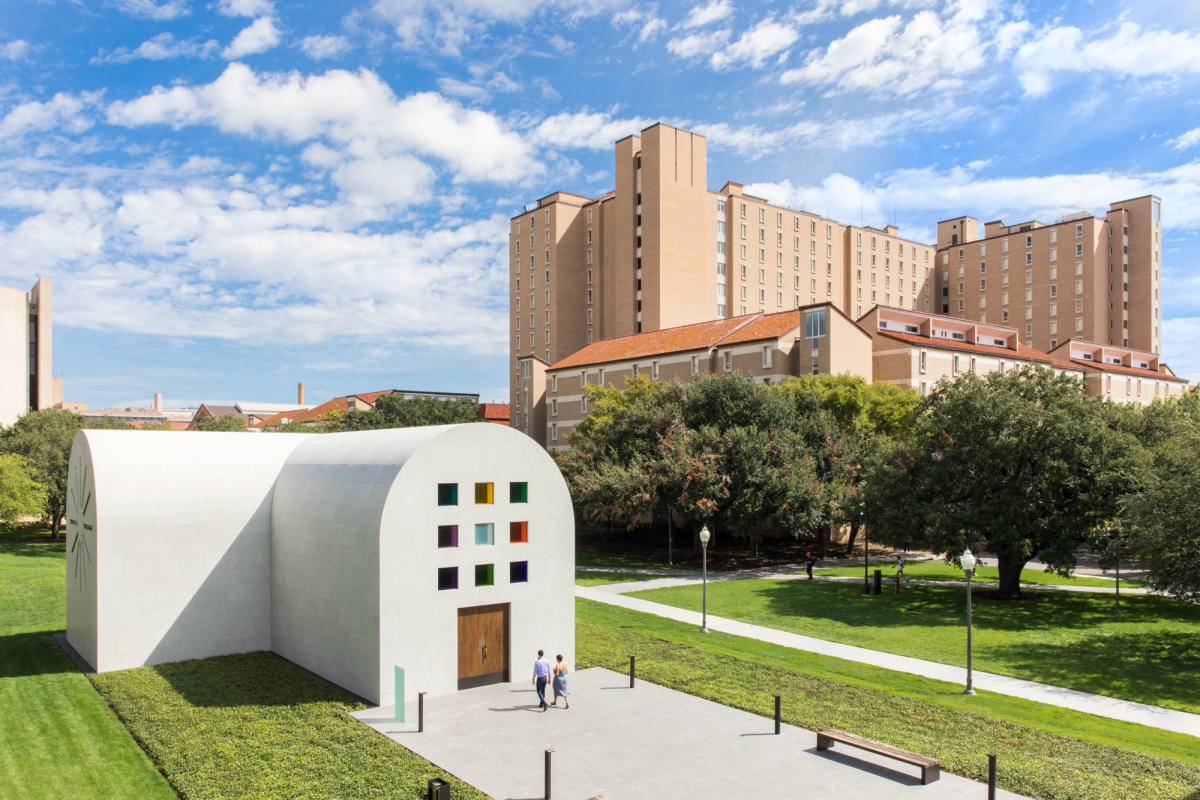 Museum close. Музей искусства Остина. Келли Остин. Ellsworth Kelly’s Austin. Colourful Art Museum in Texas.