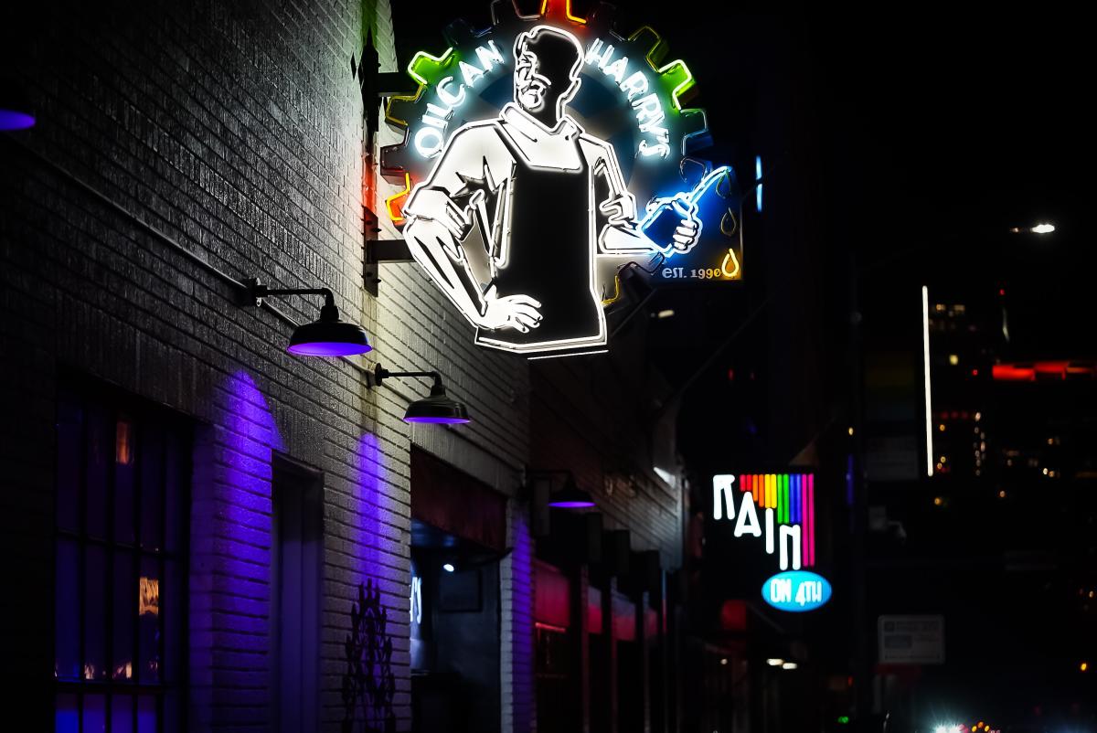 Oilcan Harry's — Warehouse District
