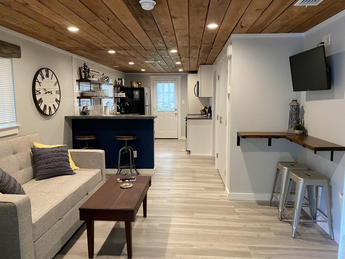 Cozy Downtown Home Vacation Rental Bastrop, TX 78602