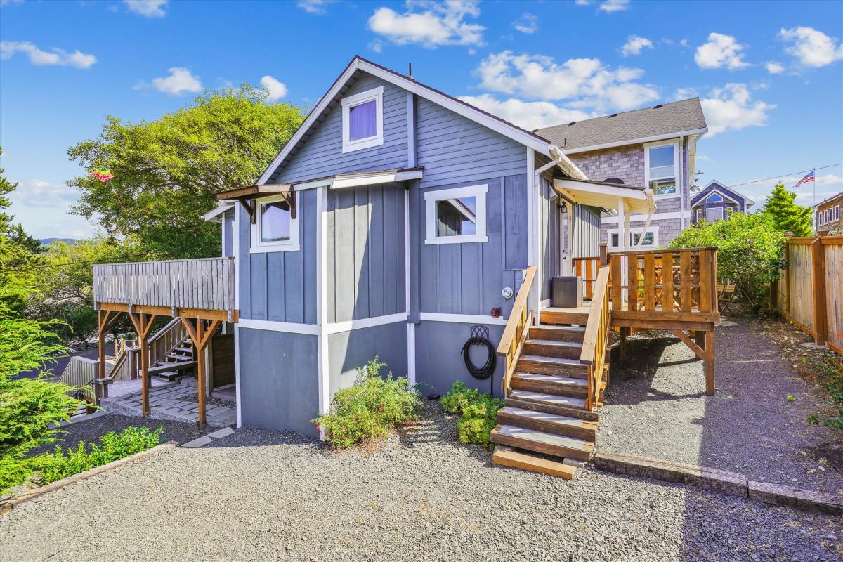 Larch ST Cottage Vacation Homes Cannon Beach, OR