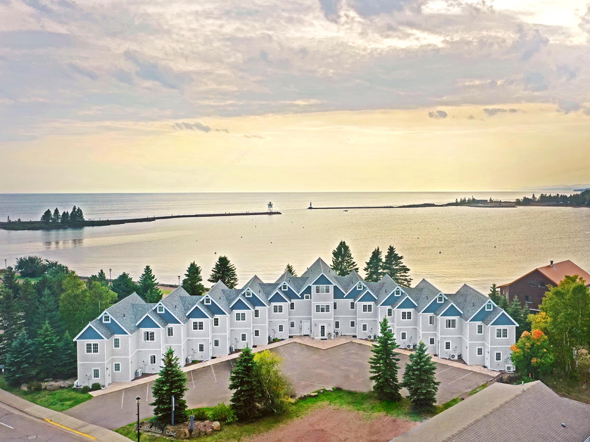 20 off your vacation steps from - CobblestoneCoveExt5 1600 E4D0988E 75C2 4AC9 A2F67D0FFF9A588D 54b8f0aa 7850 4f50 891567b604ad965b
