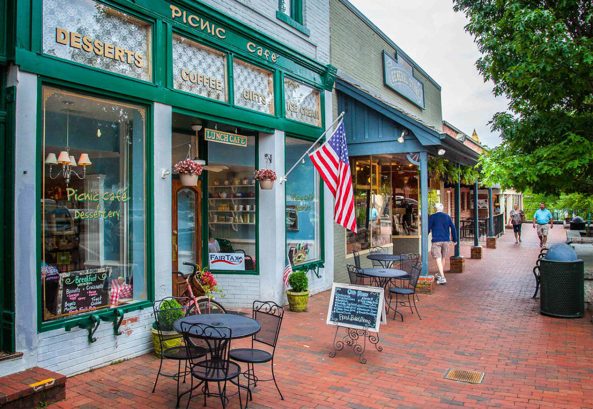 Picnic Cafe and Dessertery, The