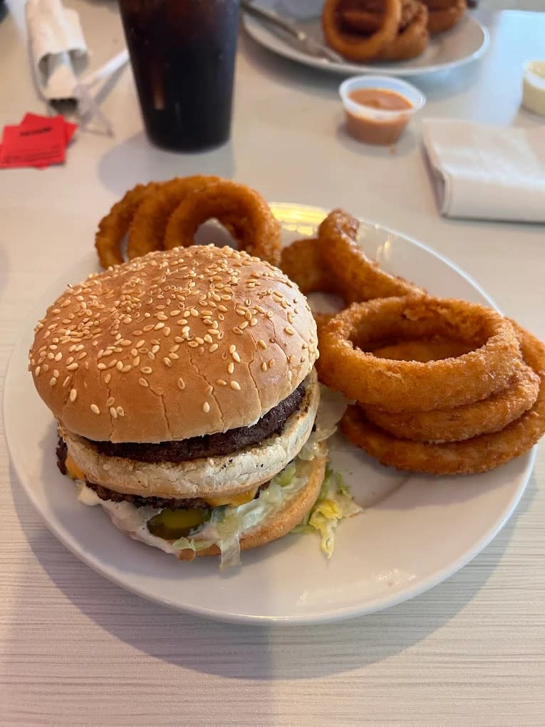 Dolly's Burgers and Shakes