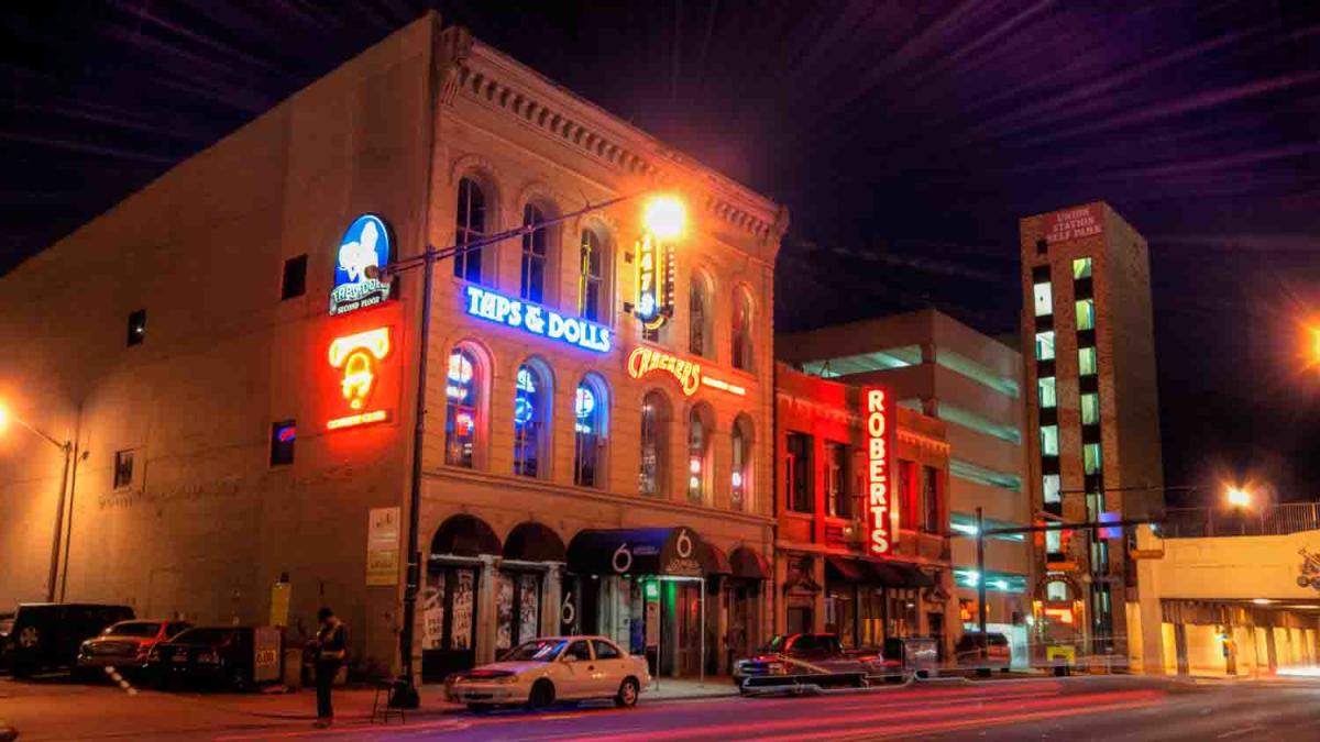 Crackers Comedy Club Downtown Indianapolis, IN