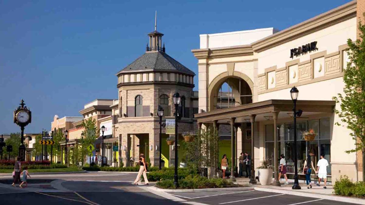Hamilton town center cinema shop