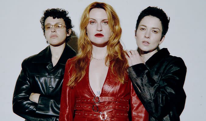 MUNA - Gets So Hot Tour with hemlocke springs