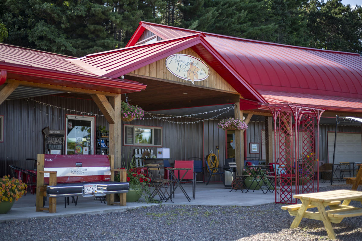 Dixon's Apple Orchard Cadott, WI 54727