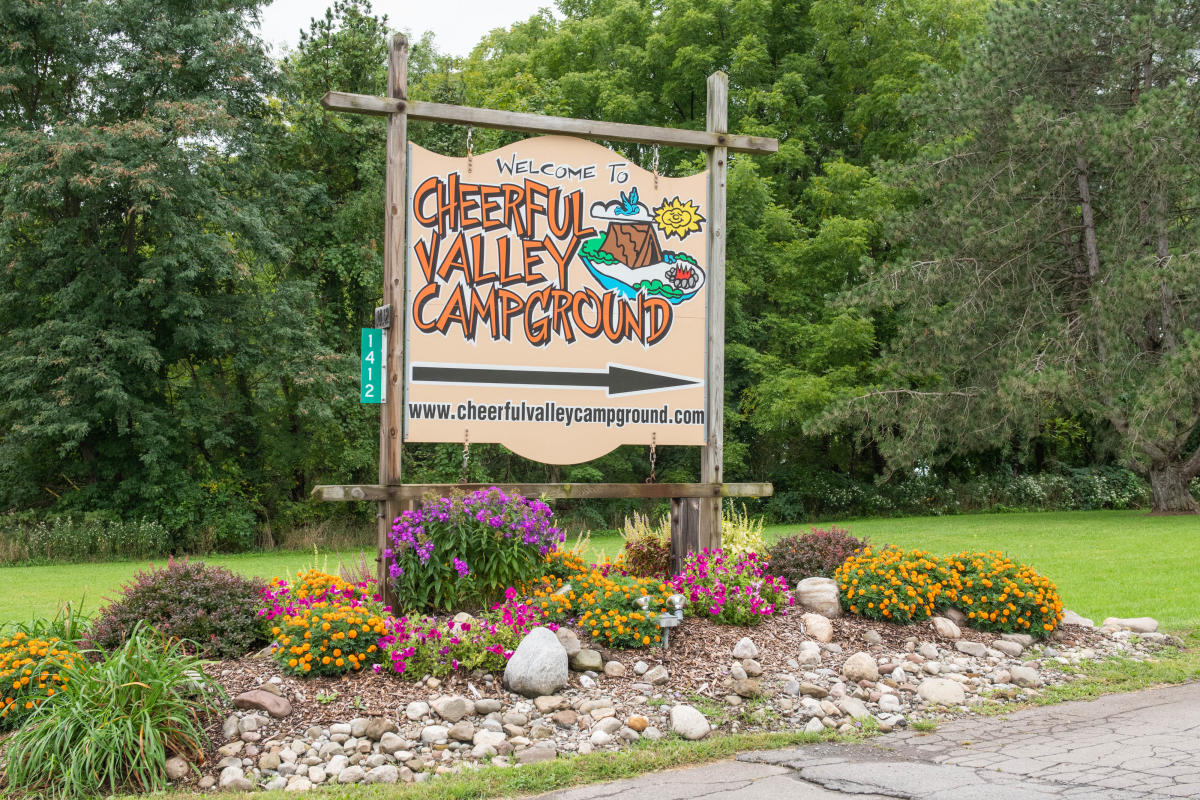 Escape the Everyday: Your Cheerful Valley Campground Adventure Awaits!