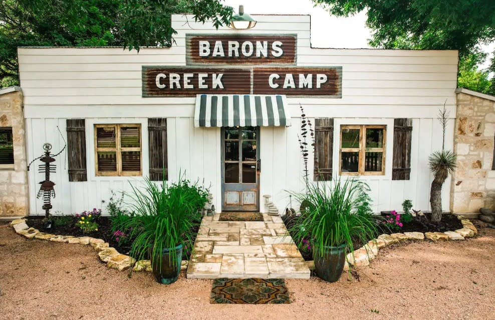 Barons Creek Camp Bed & Breakfasts / Guesthouses / Inns