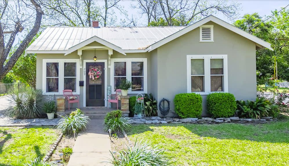 Beverly Haus Bed & Breakfasts / Guesthouses / Inns