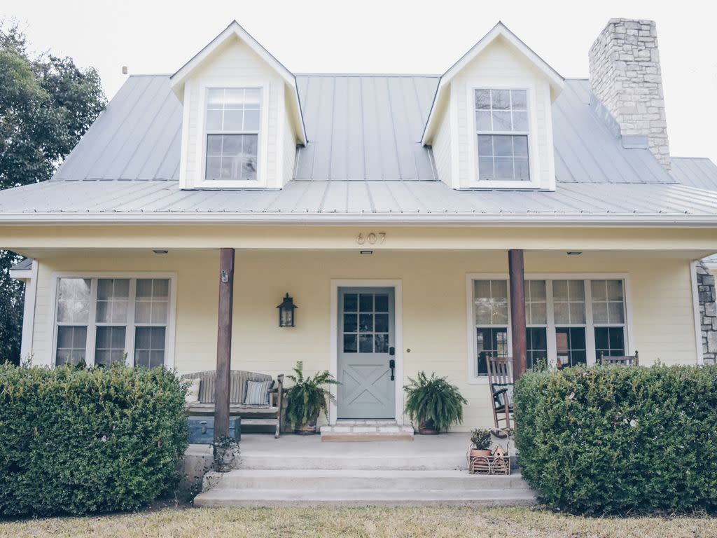 Creekside Farmhouse and Carriage House Bed & Breakfasts / Guesthouses