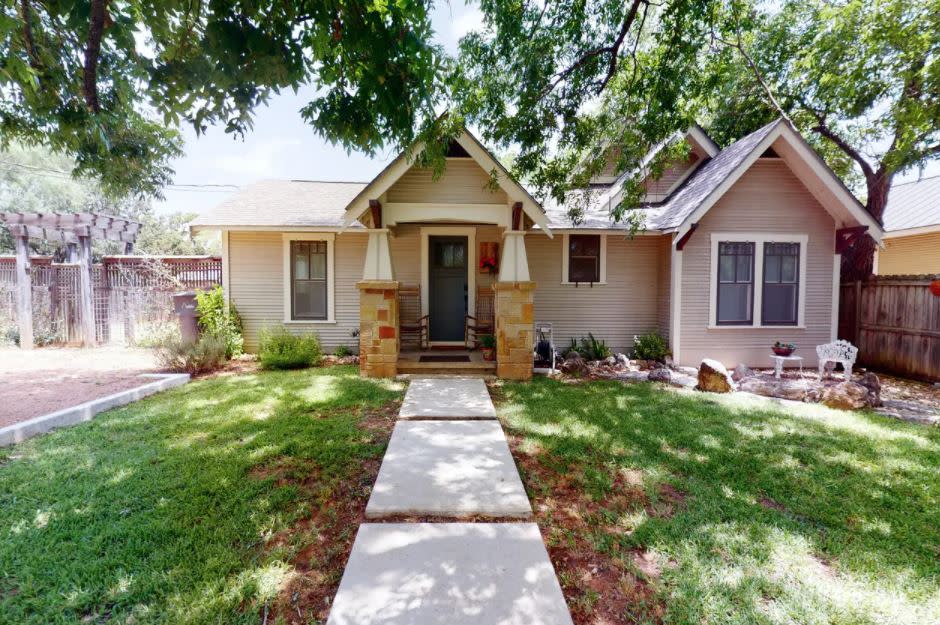 Fulton Haus Bed & Breakfasts / Guesthouses / Inns