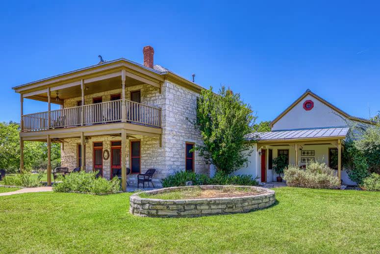 Rock House Hideaway Bed & Breakfasts / Guesthouses / Inns