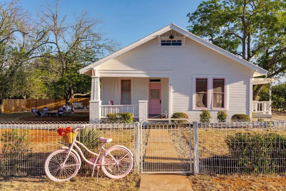 The Pink Duchess Bed & Breakfasts / Guesthouses / Inns