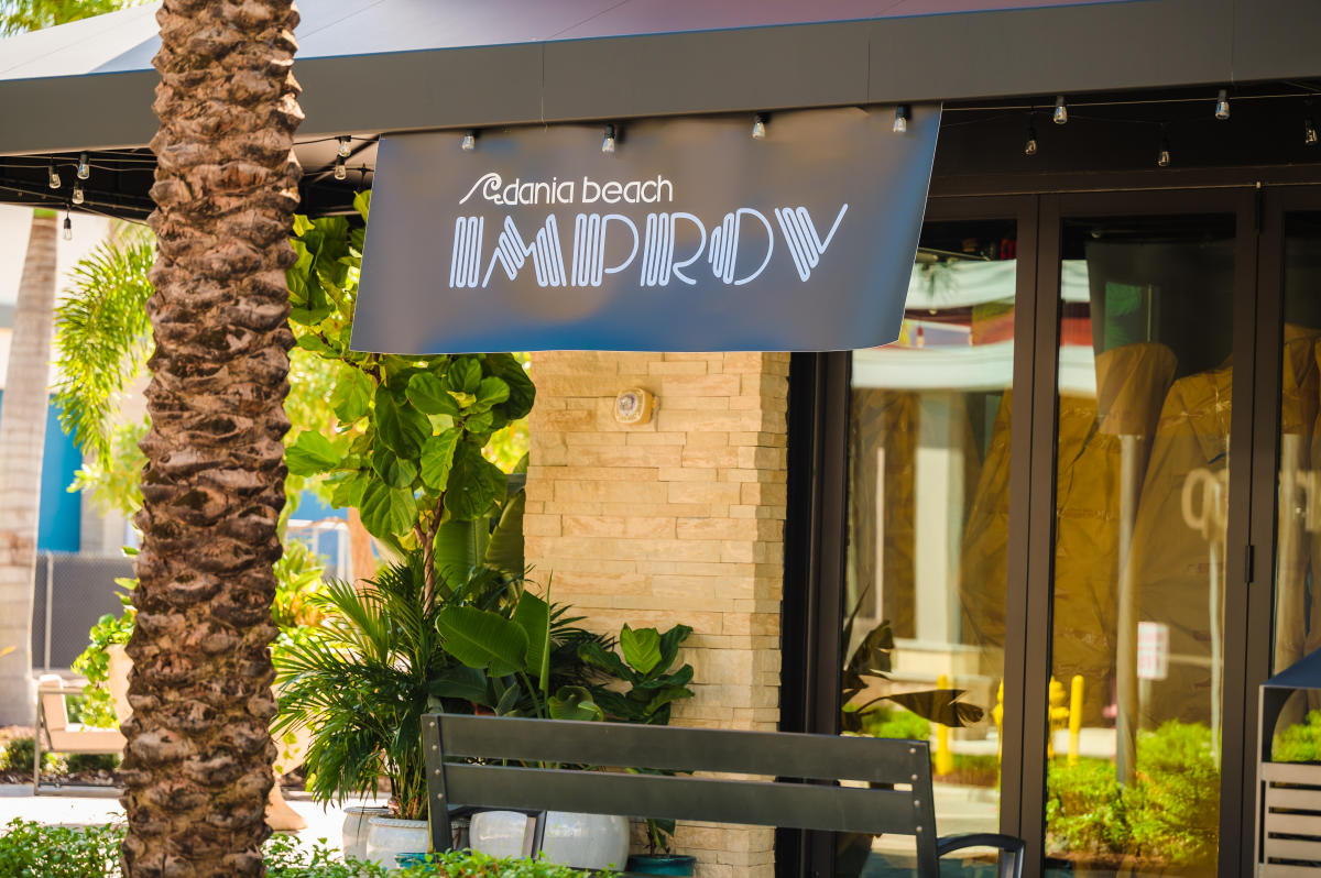 IMPROV COMEDY CLUB