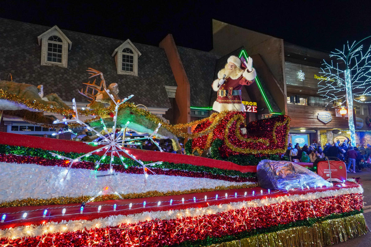 Why the Fantasy of Lights Christmas Parade is Actually Worth the Traffic