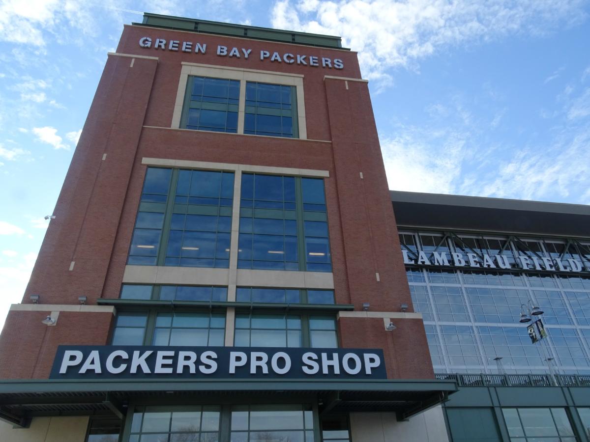 GREEN BAY PACKERS PRO SHOP  Green Bay, Wisconsin — KGM Architectural  Lighting