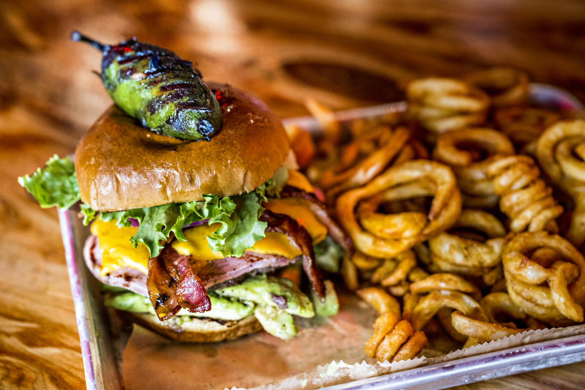 B&W Burgers, Buns, & Brews