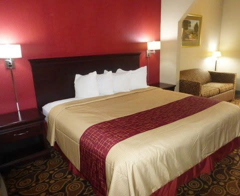 Red Rooz Red Roof Inn, Georgetown