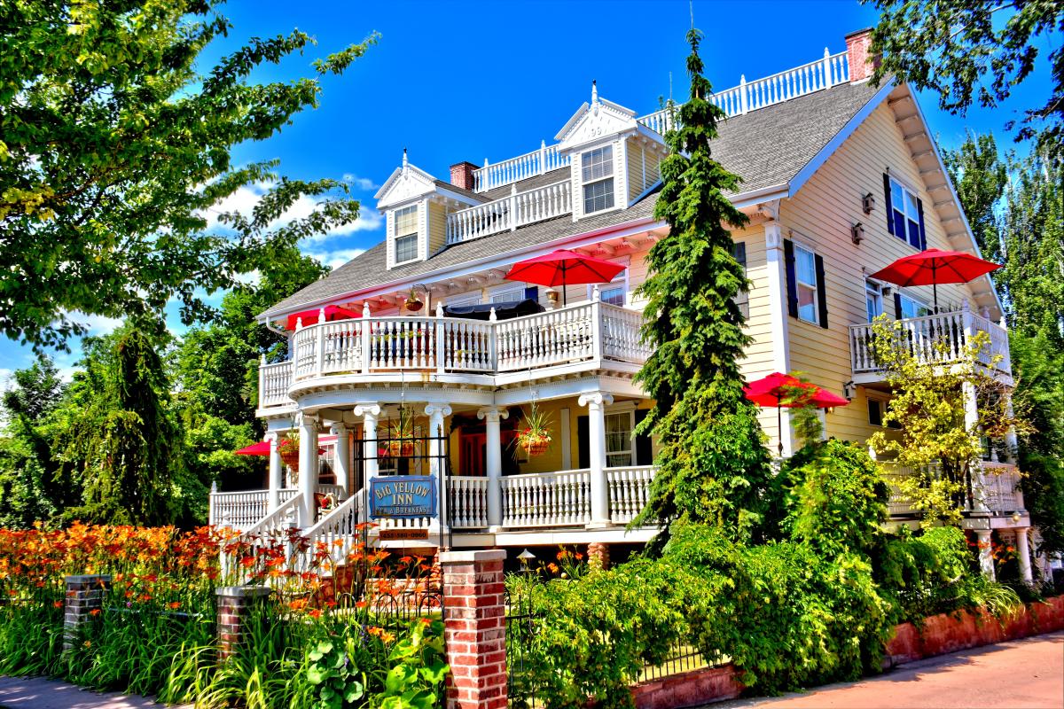 Big Yellow Inn (B&B)