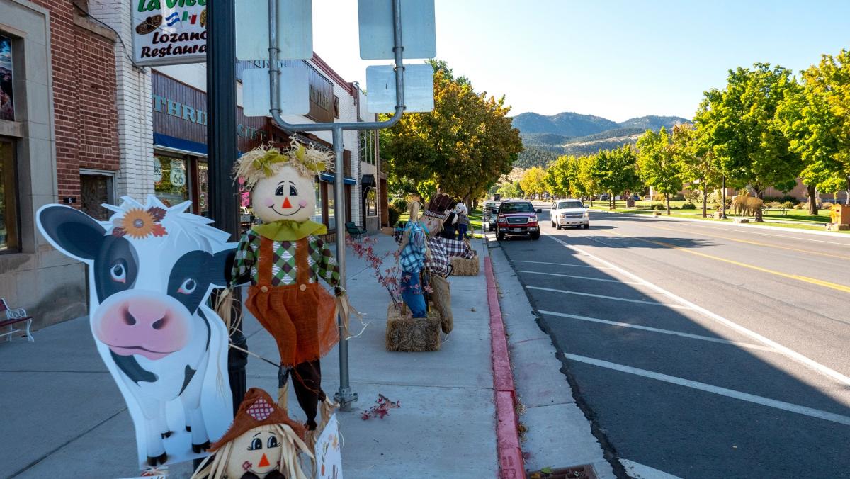 Parowan Scarecrows on Main
