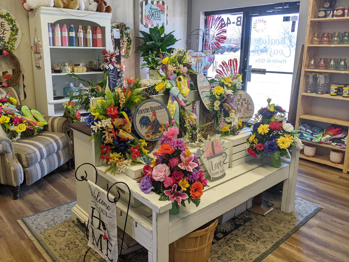 Creative Cousins Florist \u0026 Gifts, image size:1200x900