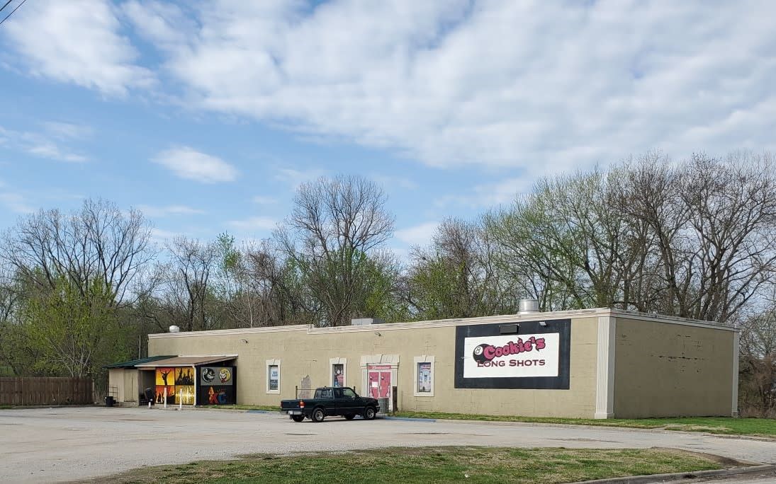 Cookie's Long Shots Bar & Grill Osawatomie KS, 66064