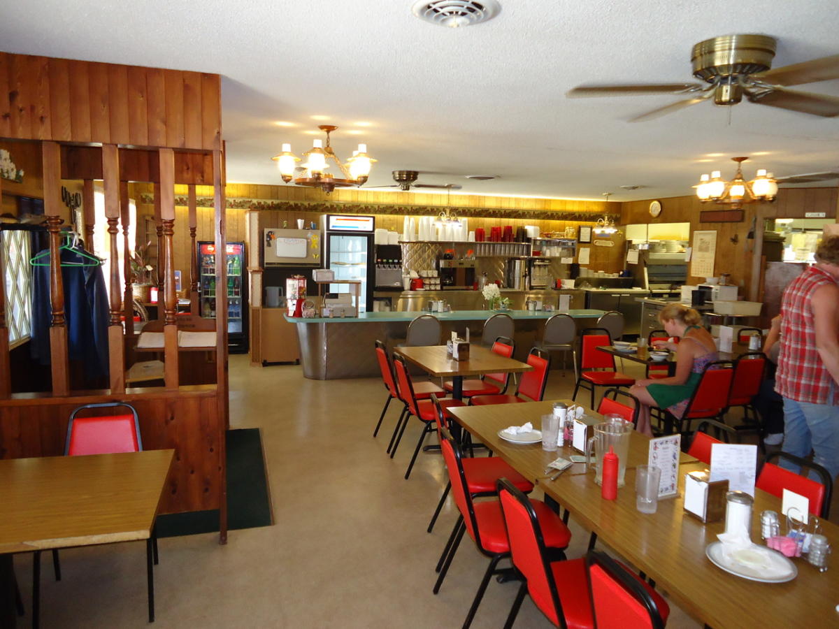 Coachlight Restaurant Longford KS, 67458