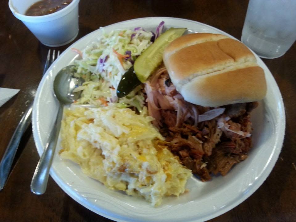 Lonnie Q's BBQ Topeka KS, 66607