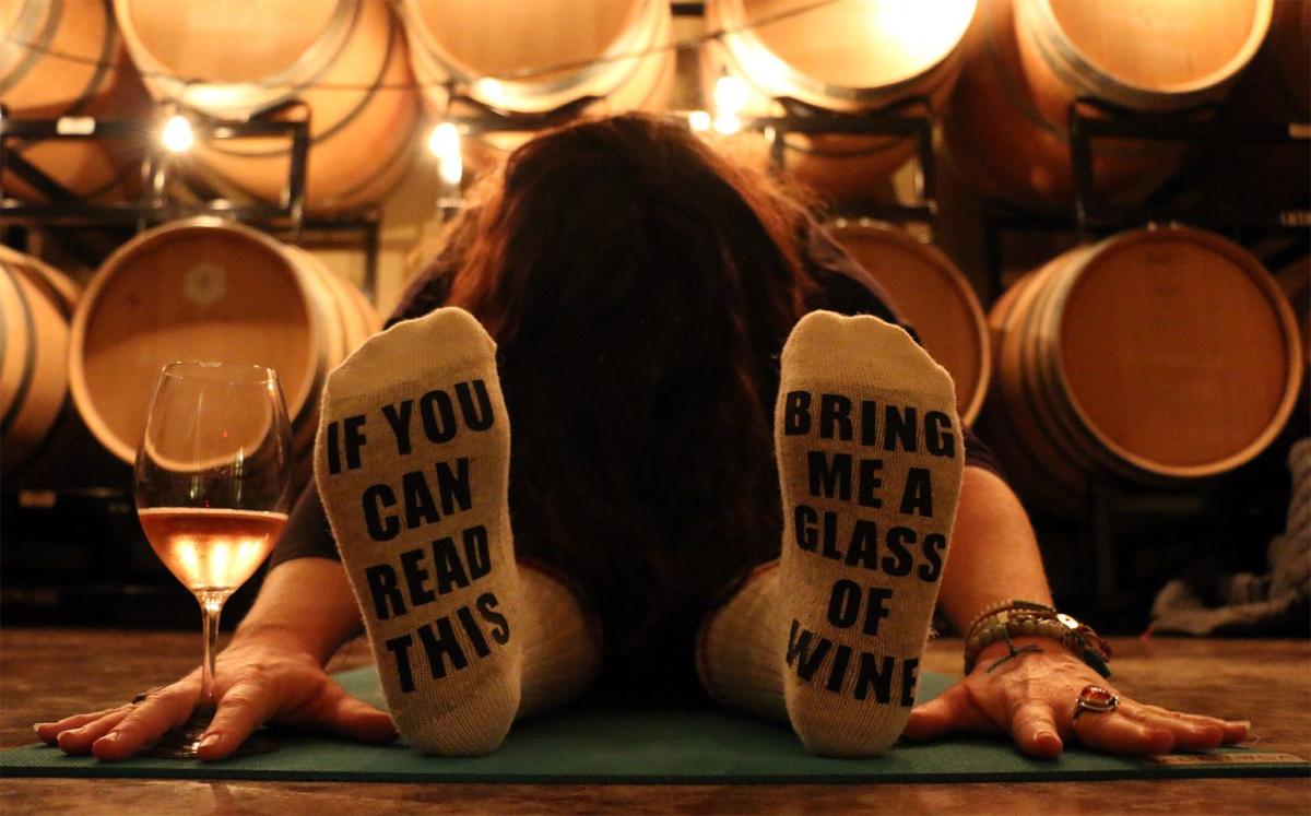 Twinkle & Flow: Christmas Yoga, Gingerbread & Wine