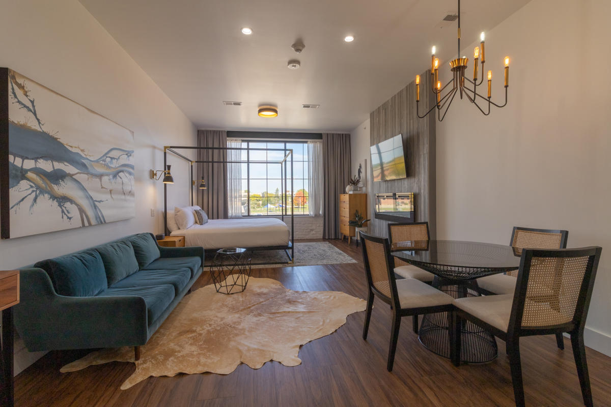 Apis Hotel Kenosha, WI