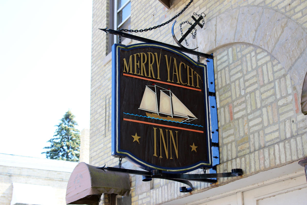Merry Yacht Inn Kenosha, WI