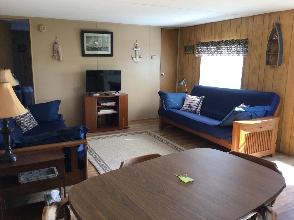 Dog Friendly Lake Erie Remodeled Lake House