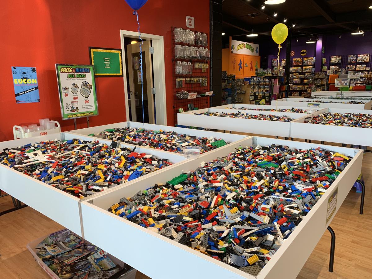 Bricks Minifigs Eugene