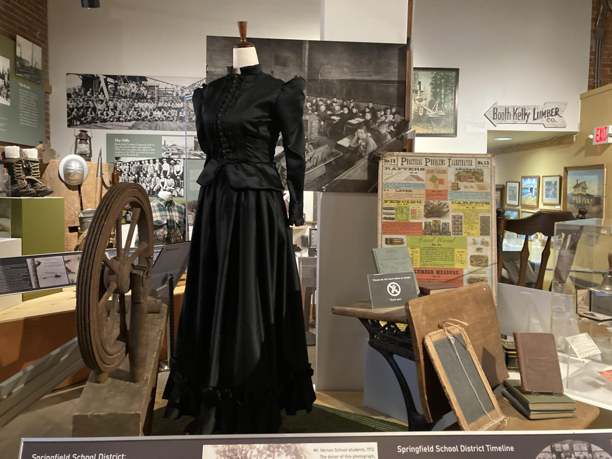 Flyer or photo for Canine Costume Contest - Springfield History Museum