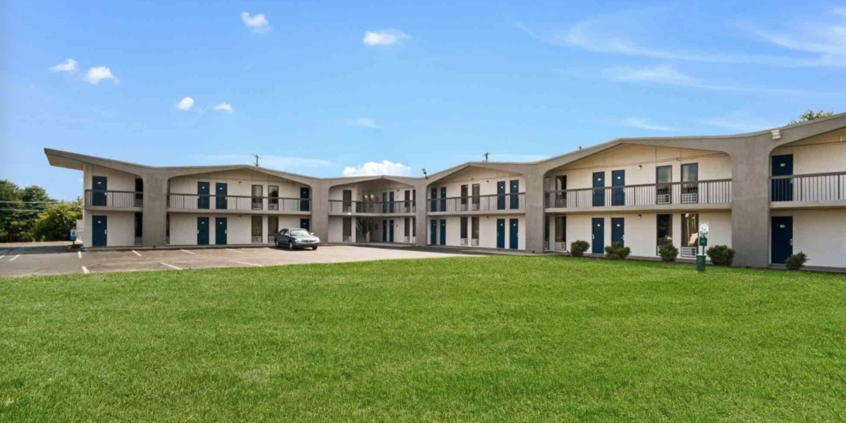 Motel-6---Airport-exterior-