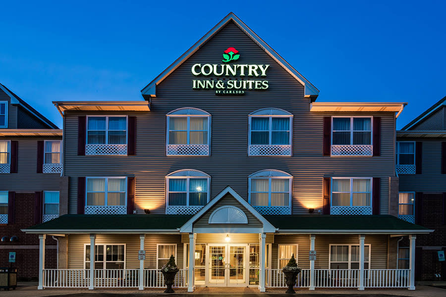 Country Inn & Suites